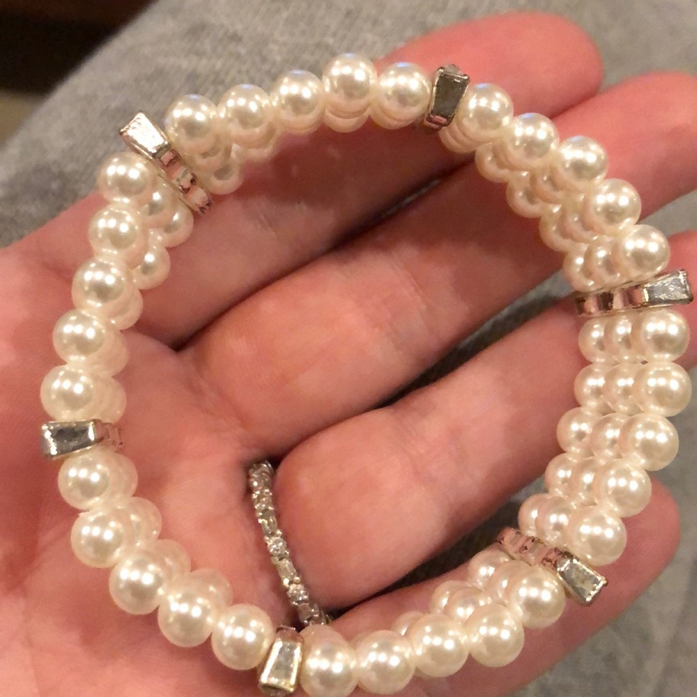 Pearl stretch bracelet custom jewelry - Picture 4 of 4